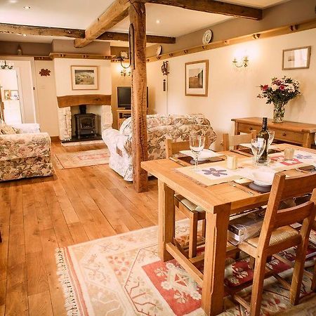 Charming Welsh Cottage Johnston Extérieur photo