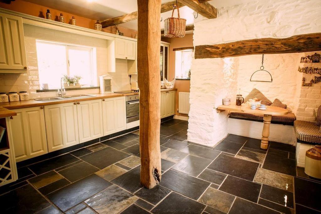 Charming Welsh Cottage Johnston Extérieur photo
