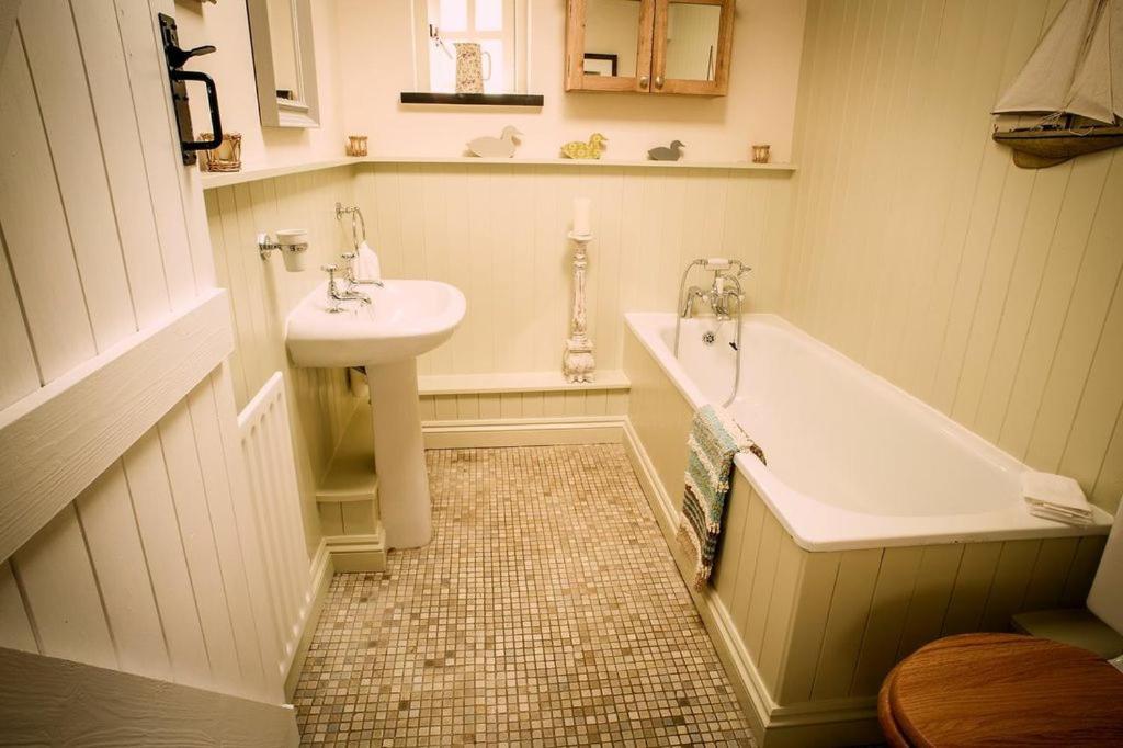 Charming Welsh Cottage Johnston Extérieur photo