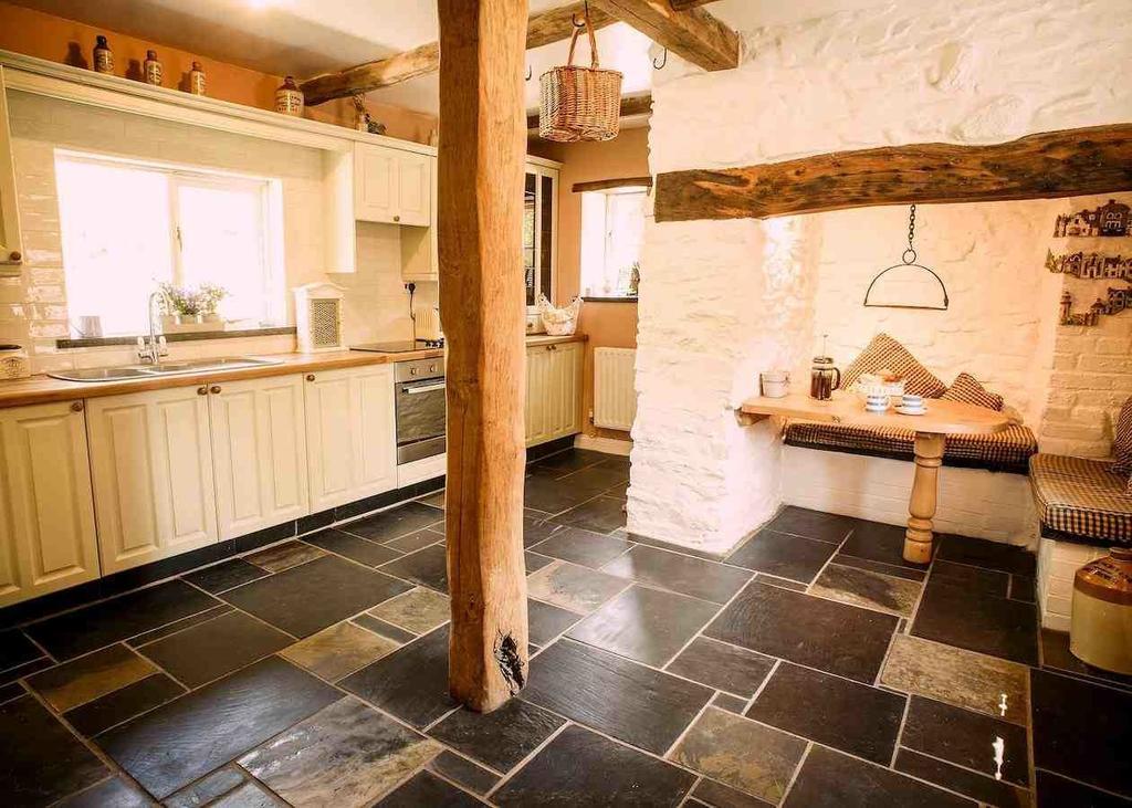 Charming Welsh Cottage Johnston Extérieur photo