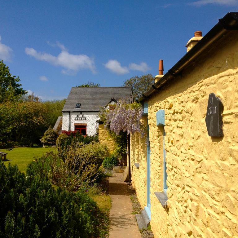 Charming Welsh Cottage Johnston Extérieur photo