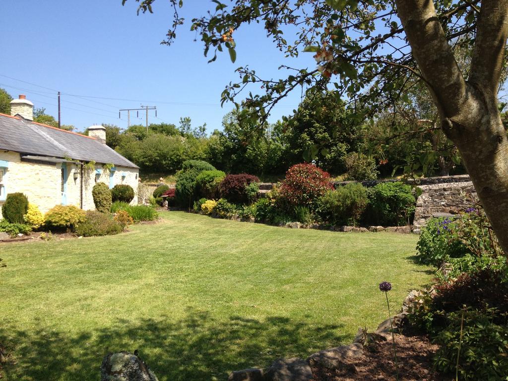 Charming Welsh Cottage Johnston Extérieur photo