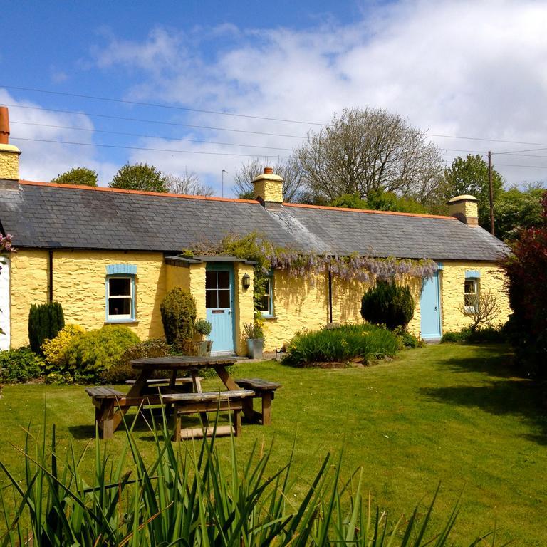 Charming Welsh Cottage Johnston Extérieur photo