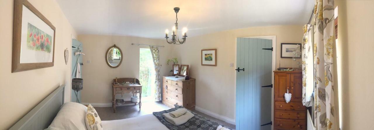 Charming Welsh Cottage Johnston Extérieur photo