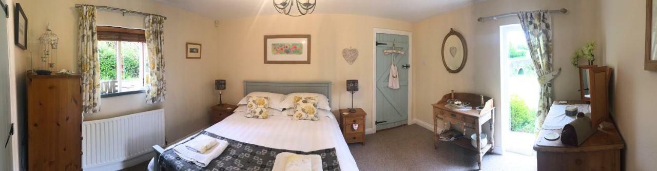 Charming Welsh Cottage Johnston Extérieur photo